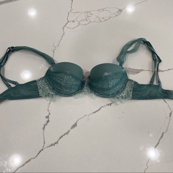 Victoria Secret Bra - Picture 1 of 4